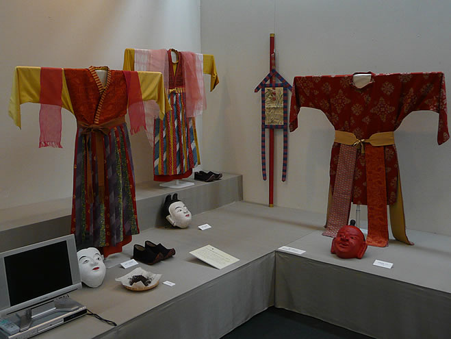 吉岡幸雄の仕事展「日本の色 万葉の彩り」